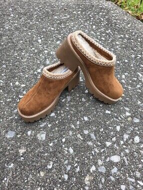 Steve Madden Brixtin Suede Platform Clogs